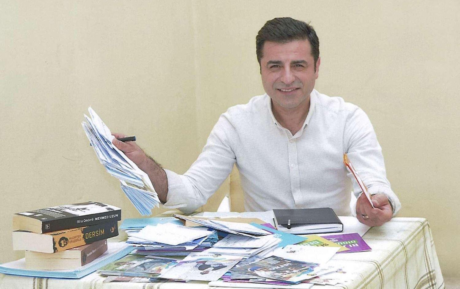 دەمیرتاش ھۆکاری ھێشتنەوەیان لە زیندان ئاشکرادەکات 