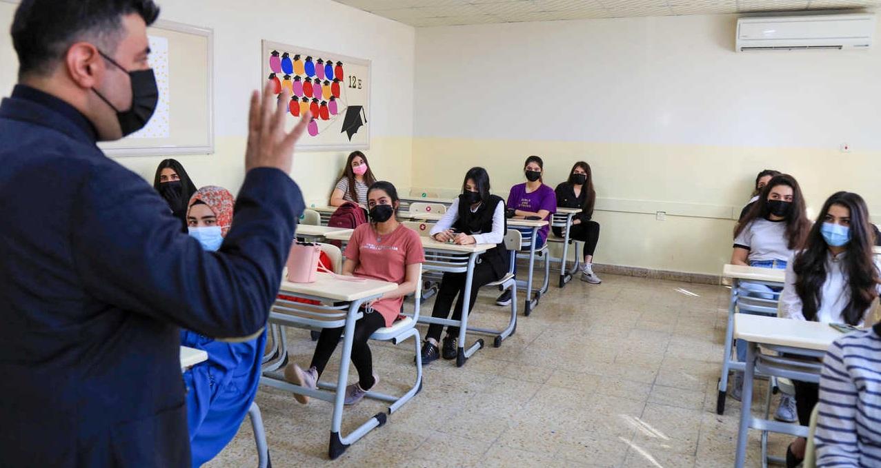 کوتانی مامۆستایان و کارمەندان بە ڤاکسینی کۆرۆنا دەکرێتە ناچاری