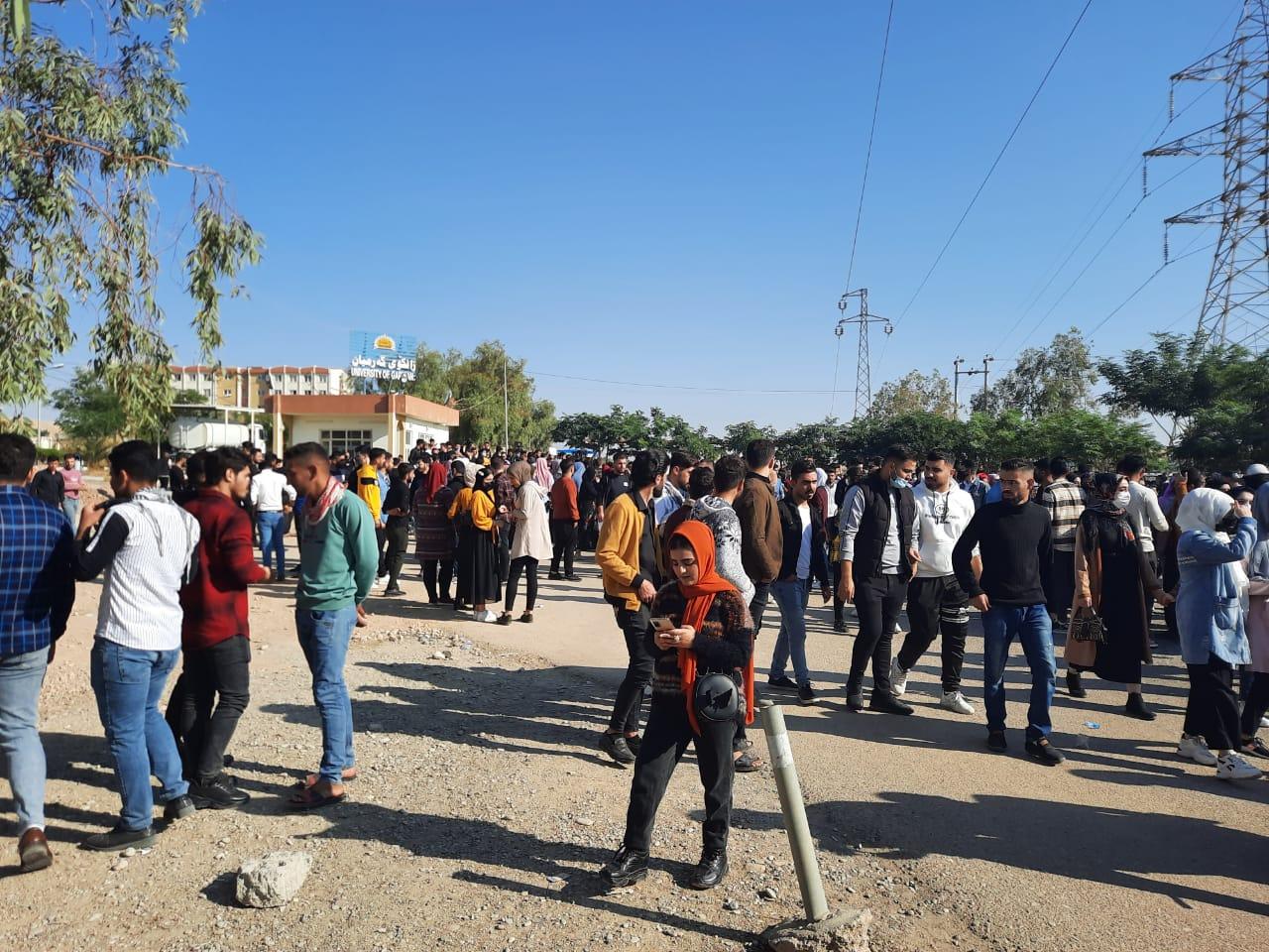 خۆپیشاندانی خوێندکاران بۆ گەڕانەوەی دەرماڵە بەردەوامە