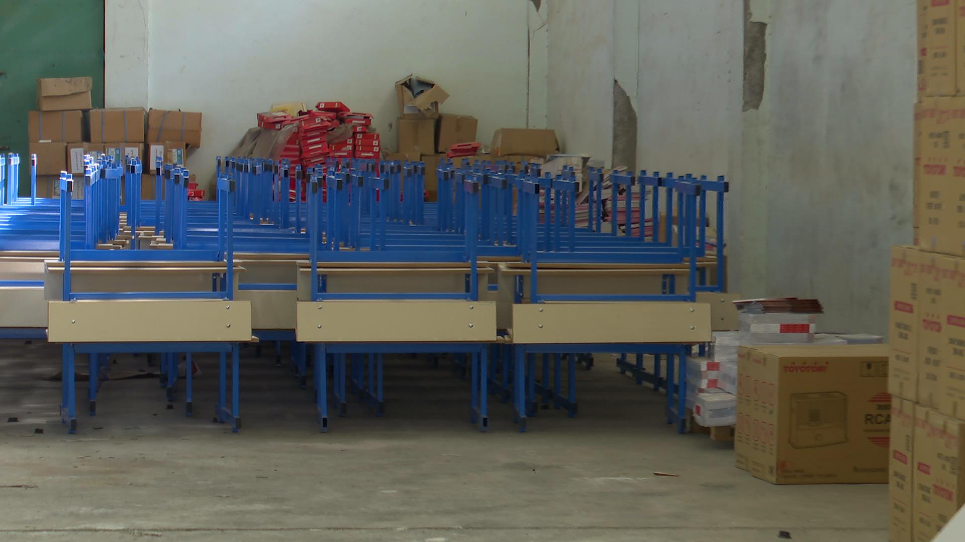 شاناز ئیبراهیم ئەحمەد بەبڕی ٧٧ ملیۆن دینار پێداویستی بۆ خوێندنگەكان دابین دەكات 