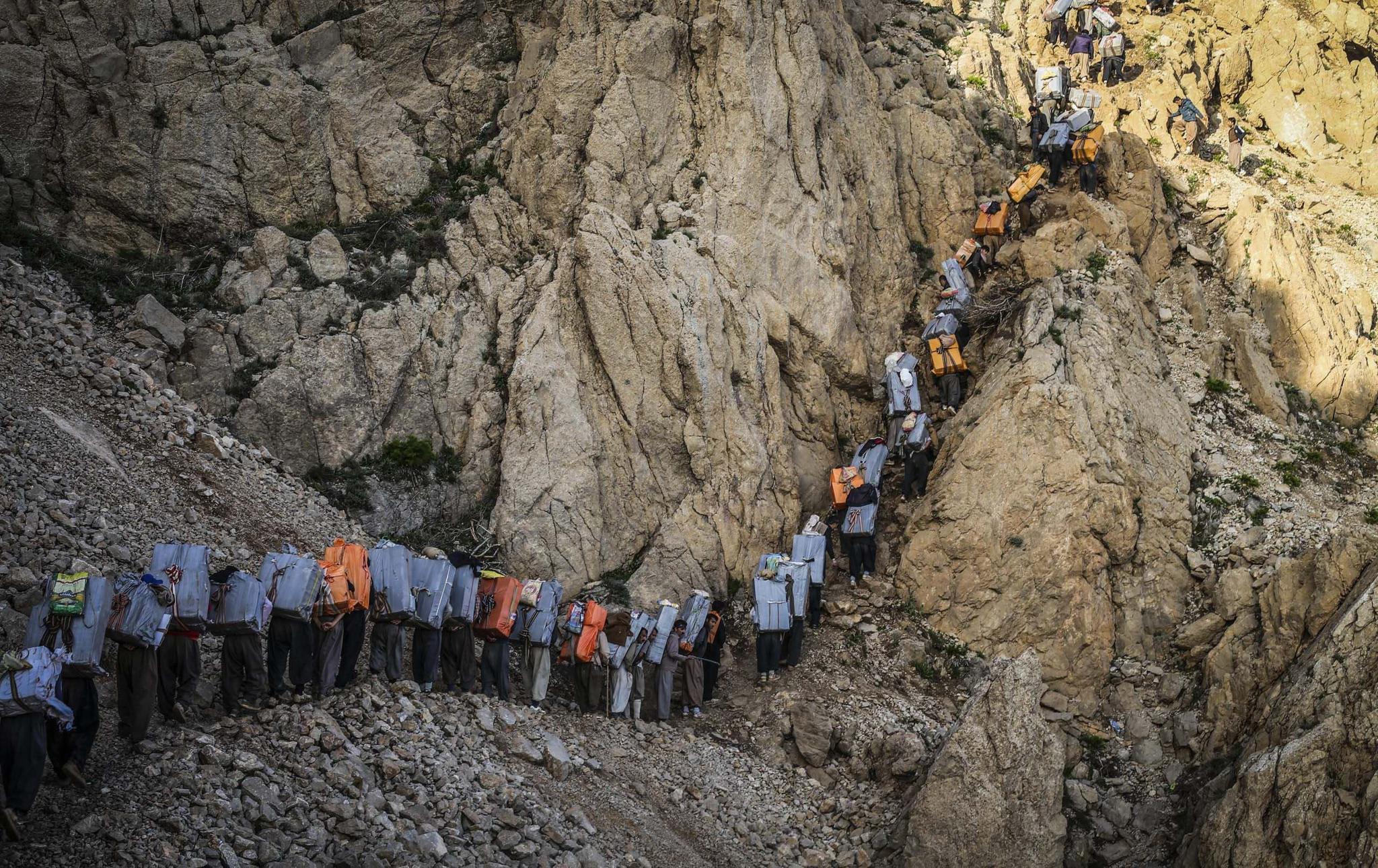 33 Kurdish-Iranian border couriers shot dead or wounded in the last month