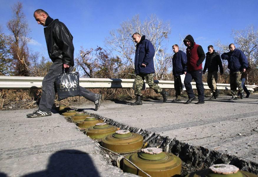Zelenskyy: Russians create ‘complete disaster’ with mines