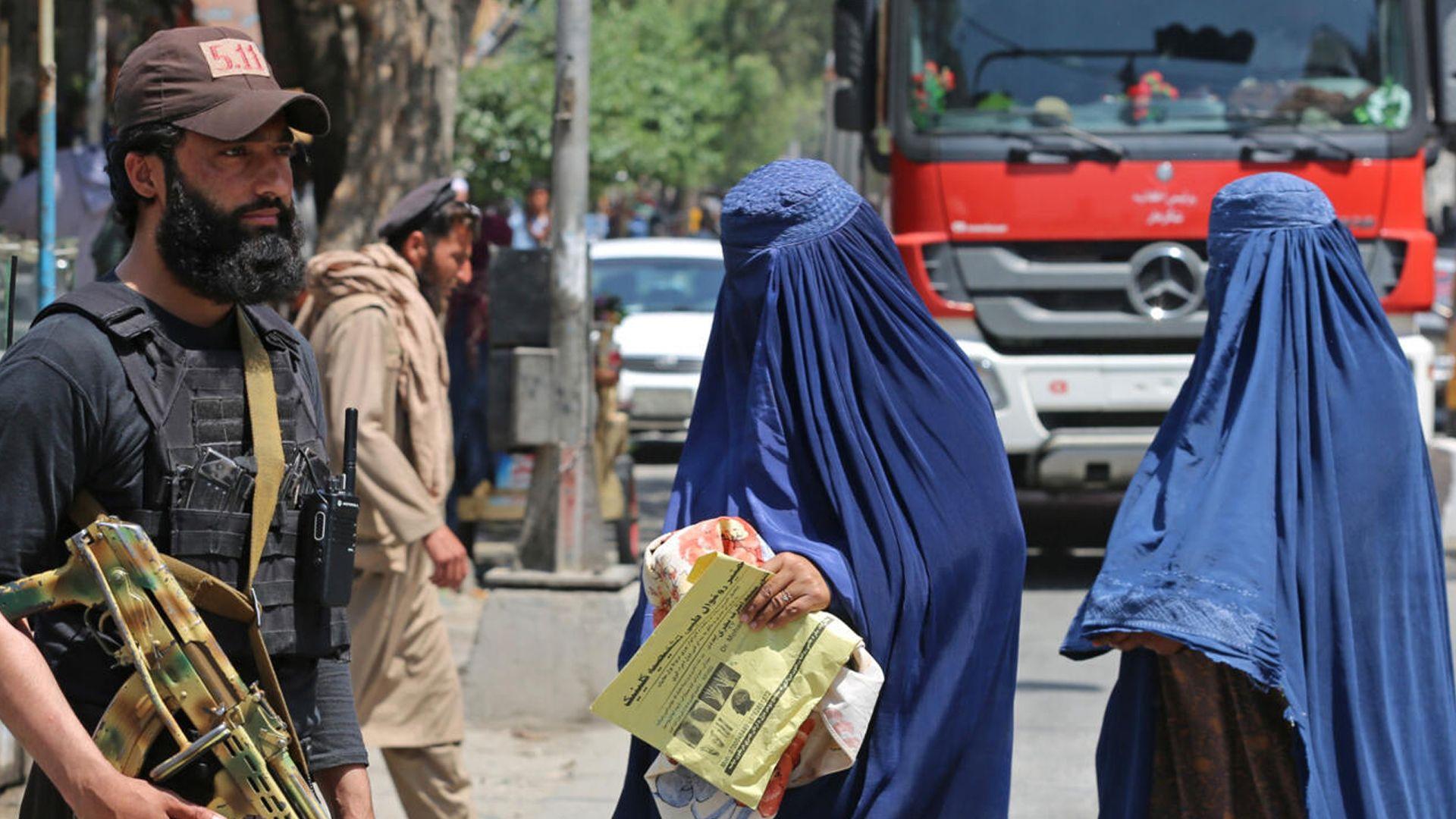 تاڵیبان توندکردنی حیجابی ژنان لە هیرات بە "فەرمانی خودا" ناو دەبات 