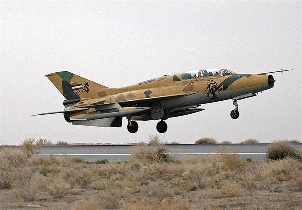 Iranian fighter jet crashes, killing pilot