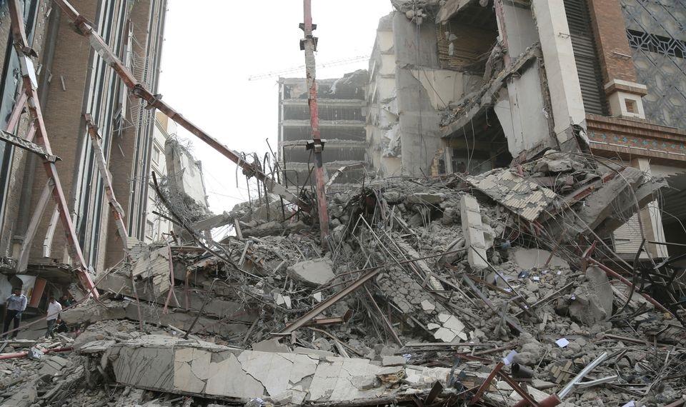 لەسەر رووخانی باڵەخانەیەک لە ئێران سەرۆک شارەوانییەک و ٩ کەسی دیکە دەستگیرکران