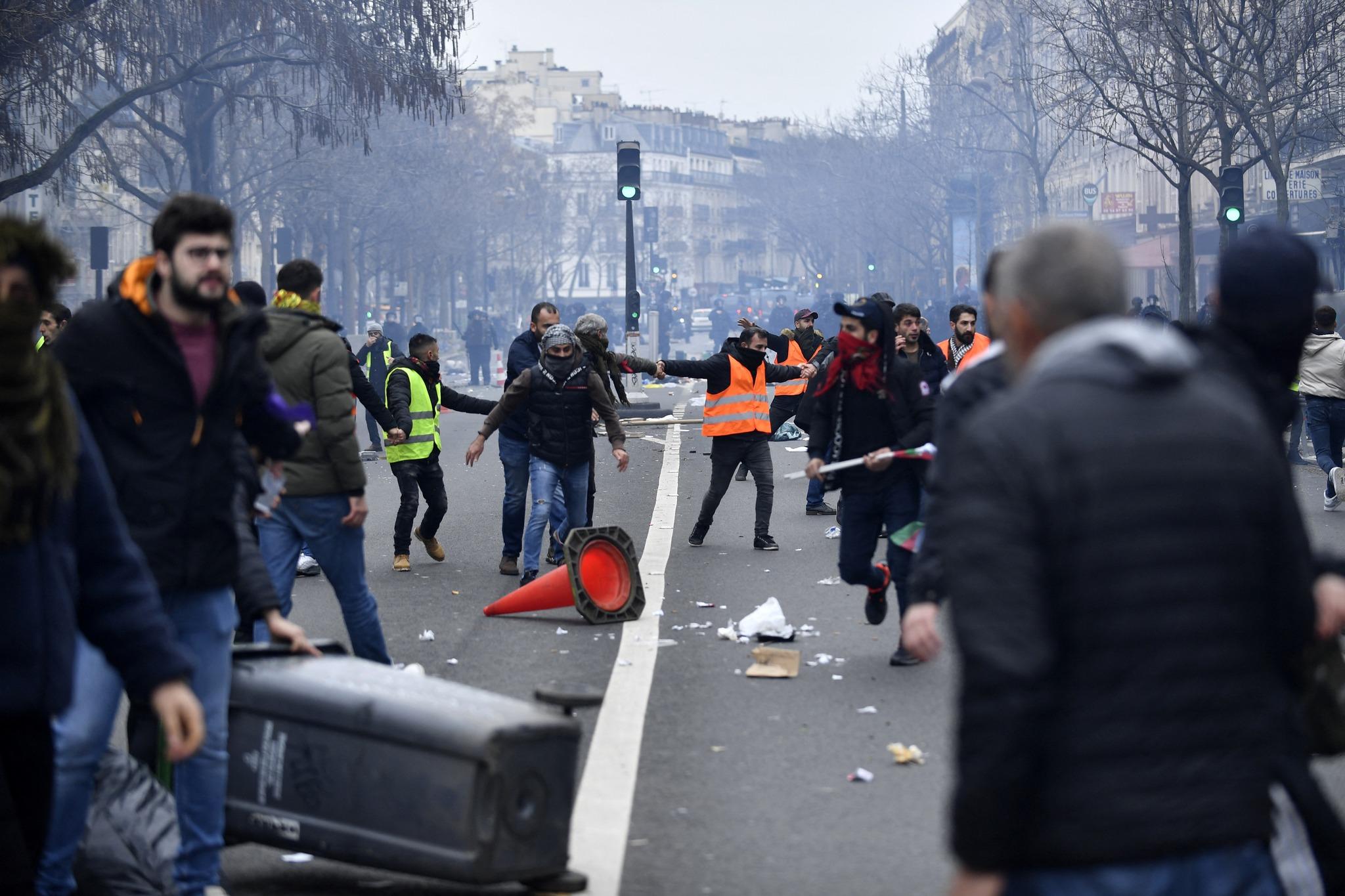 سەرۆکایەتی تورکیا: فەرەنسا پشتیوانی ھێزە کوردییەکان دەکات