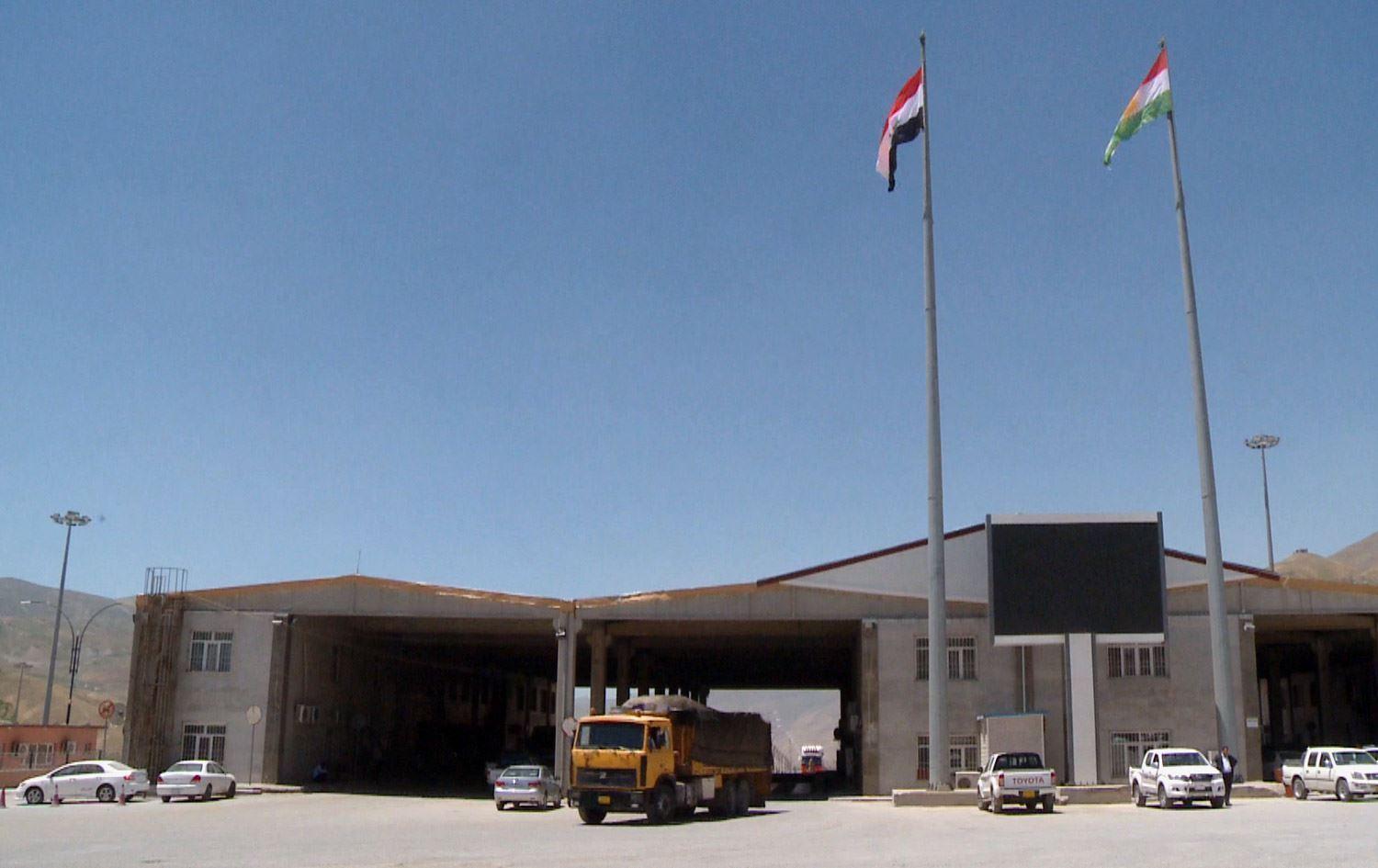 لە پارکی ئۆتۆمبێلە بارھەڵگرەکانی دەروازەی حاجی ئۆمەران ئاگر کەوتەوە