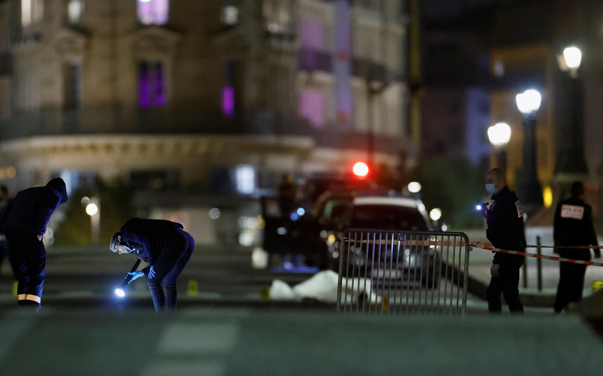 بە تەقەی پۆلیسی پاریس دوو کەس کوژران