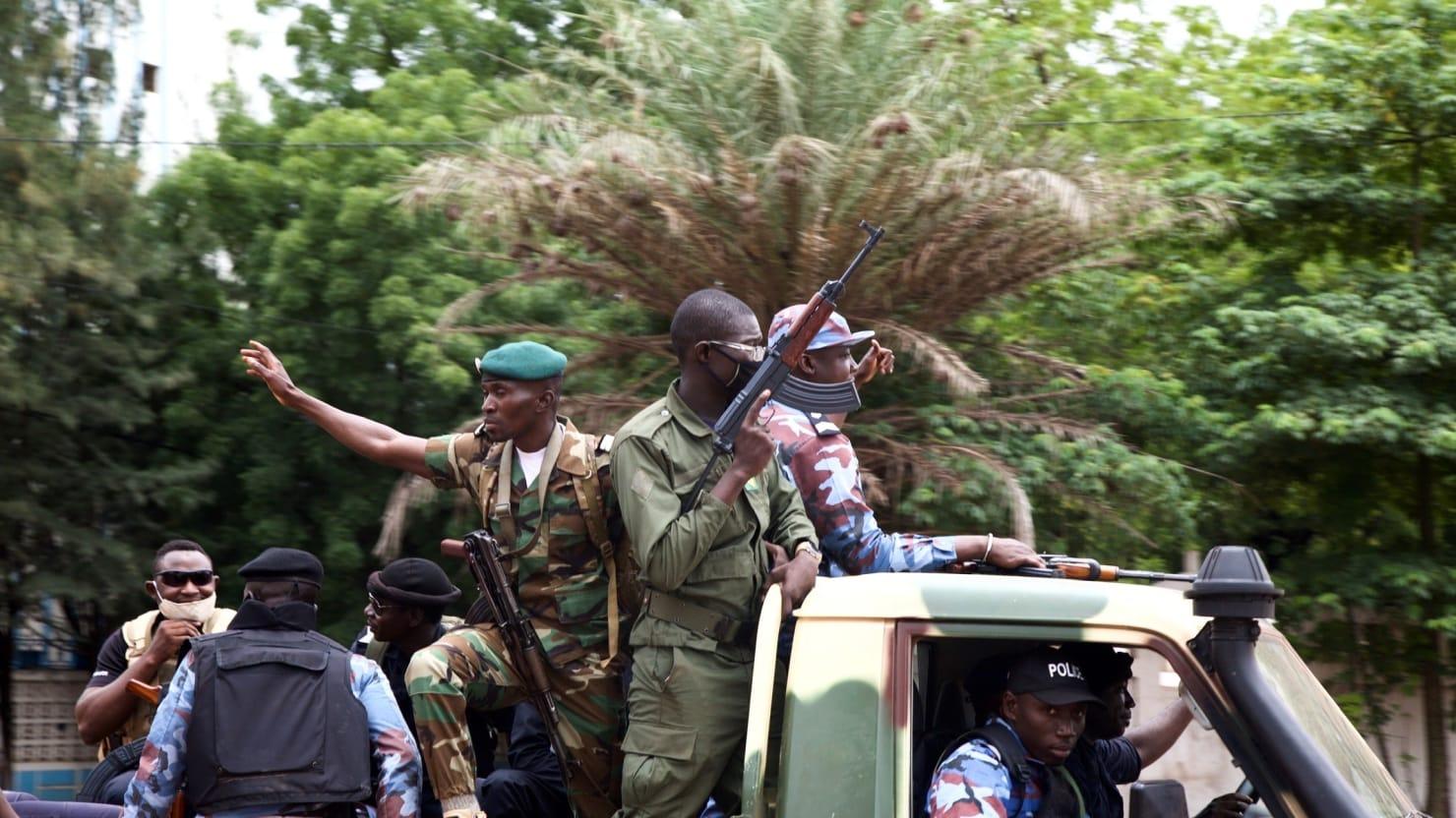 سوپای مالی سەرۆک و سەرۆک وەزیران و وەزیری بەرگرییان دەستگیرکرد