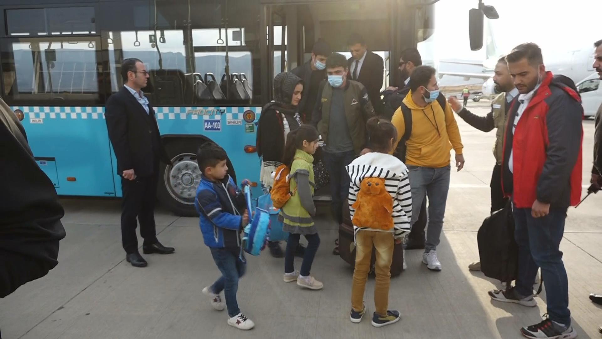 بە هەوڵی قوباد تاڵەبانی ٤٠ كۆچبەری كورد لە لیبیاوە گەڕێندرانەوە