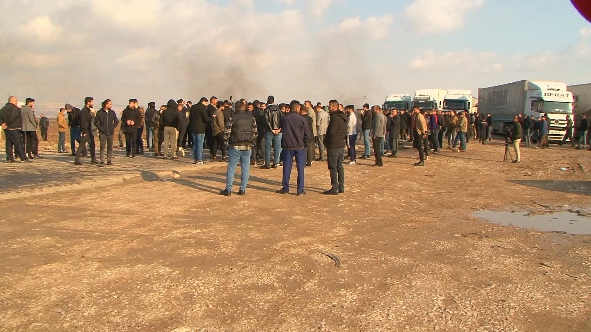 ھاوڵاتیانی کۆمەڵگە و گوندەکانی شێخان دژی خراپی رێگەوبانەکان خۆپیشاندانیان کرد