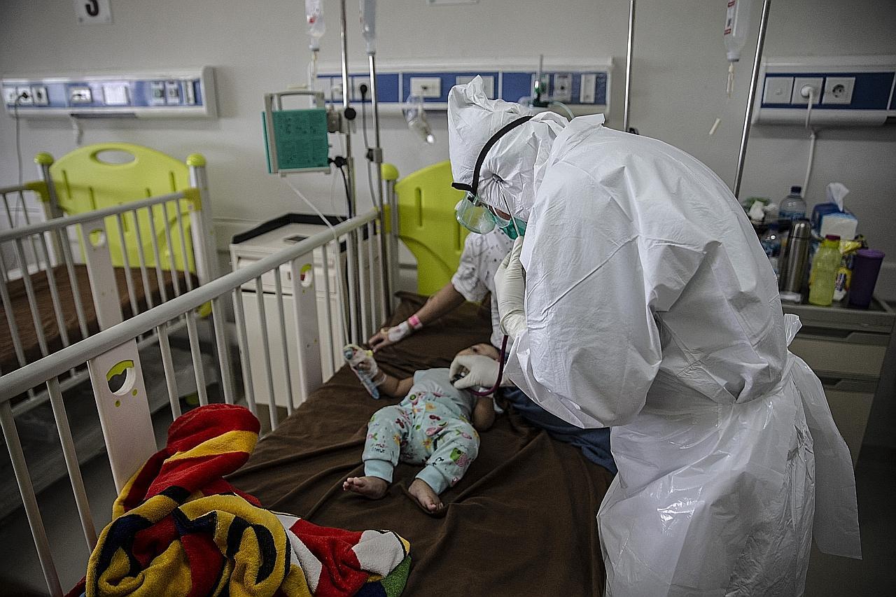 ھەفتانە ١٠٠ منداڵ بە کۆرۆنا لە ئیندۆنیزیا گیانیان لەدەستداوە