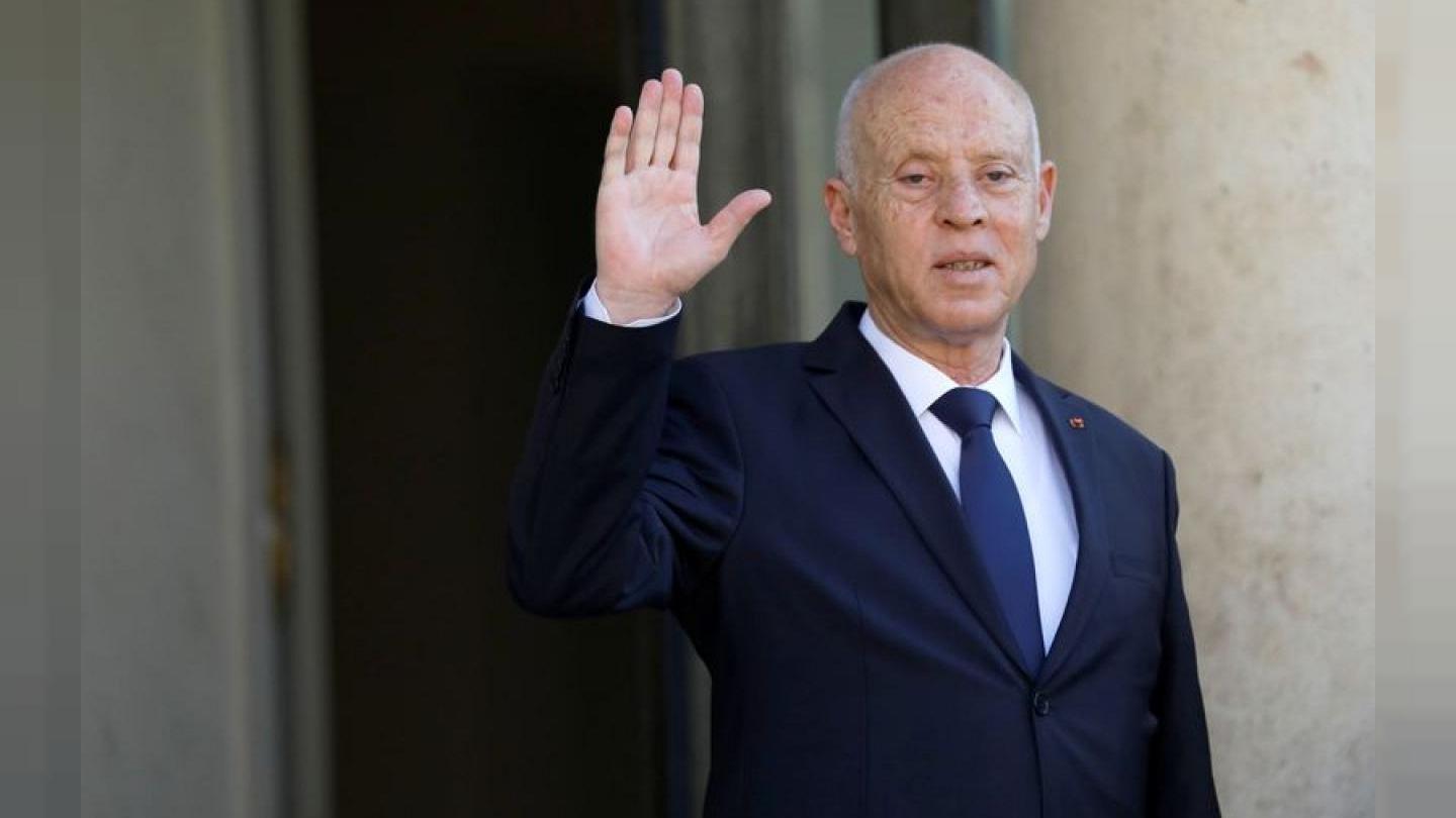 سەرۆکی تونس حکومەتی ھەڵوەشاندەوە و پەرلەمانی سڕ کرد