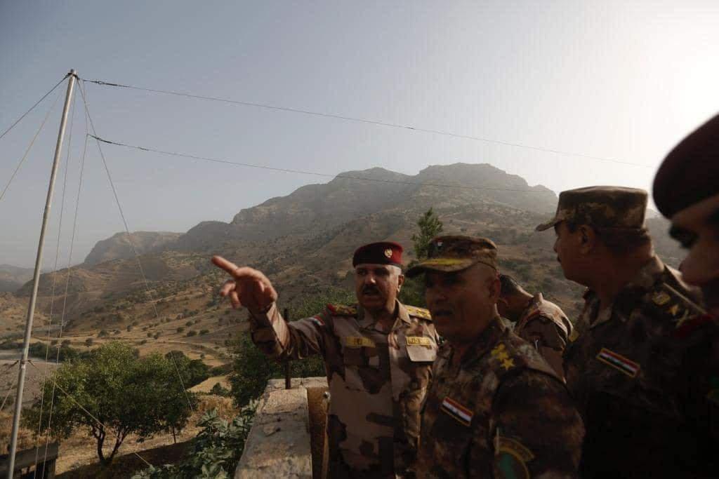 Iraqi military commanders visit the Iraqi-Turkish border for the first time in three decades