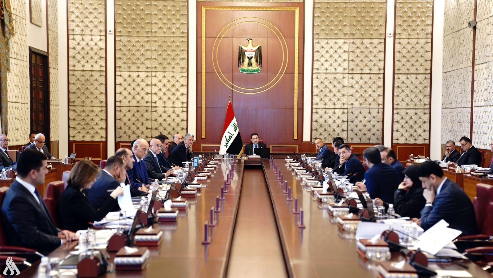 ئەنجومەنی وەزیرانی عێراق: لەمەودوا ھەموو گرێبەستەکانی ناوخۆی عێراق بە دینار دەبن