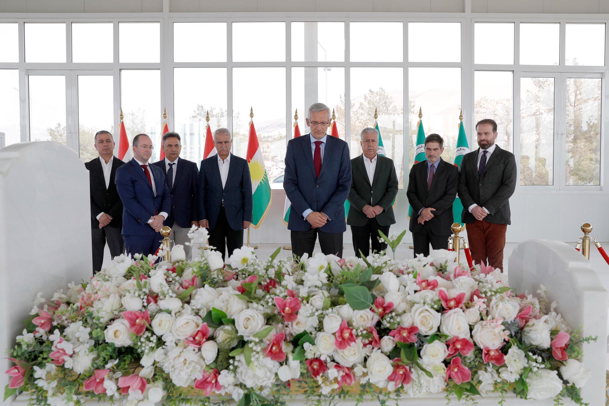 باڵیۆزی ئەڵمانیا سەردانی مەزاری سەرۆک مام جەلالی کرد