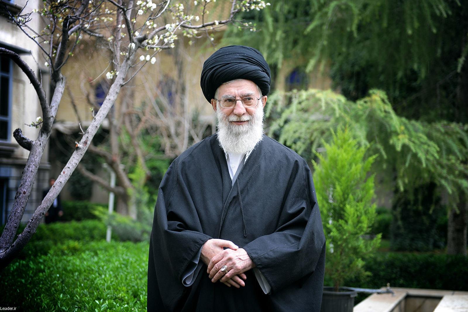 خامنەیی داوای بەرەنگاربوونەوەی گەندەڵی لە دەسەڵاتی دادوەریی ئێران دەکات