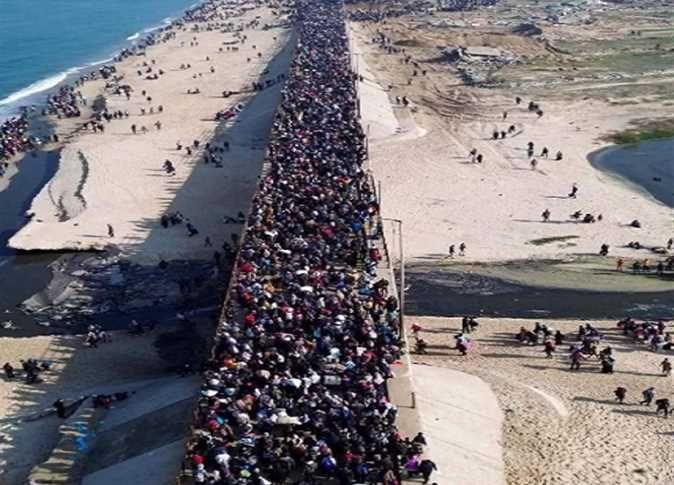 عودة آلاف النازحين إلى مدينة غزة