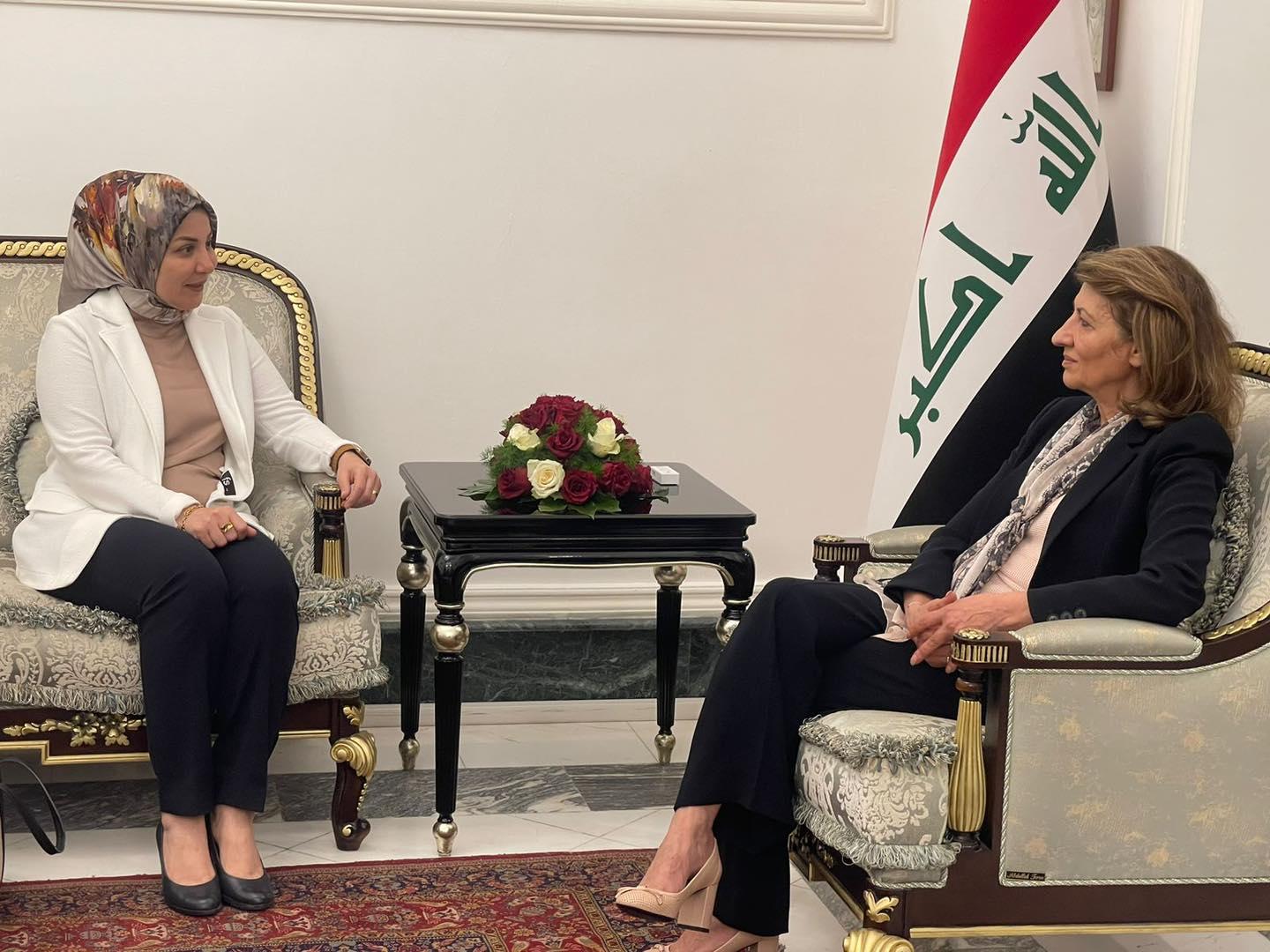 شاناز ئیبراھیم ئەحمەد و بەڕێوەبەری گشتی فەرمانگەی پەرەپێدان لە ئەمیندارێتی ئەنجومەنی وەزیران کۆبوونەوە