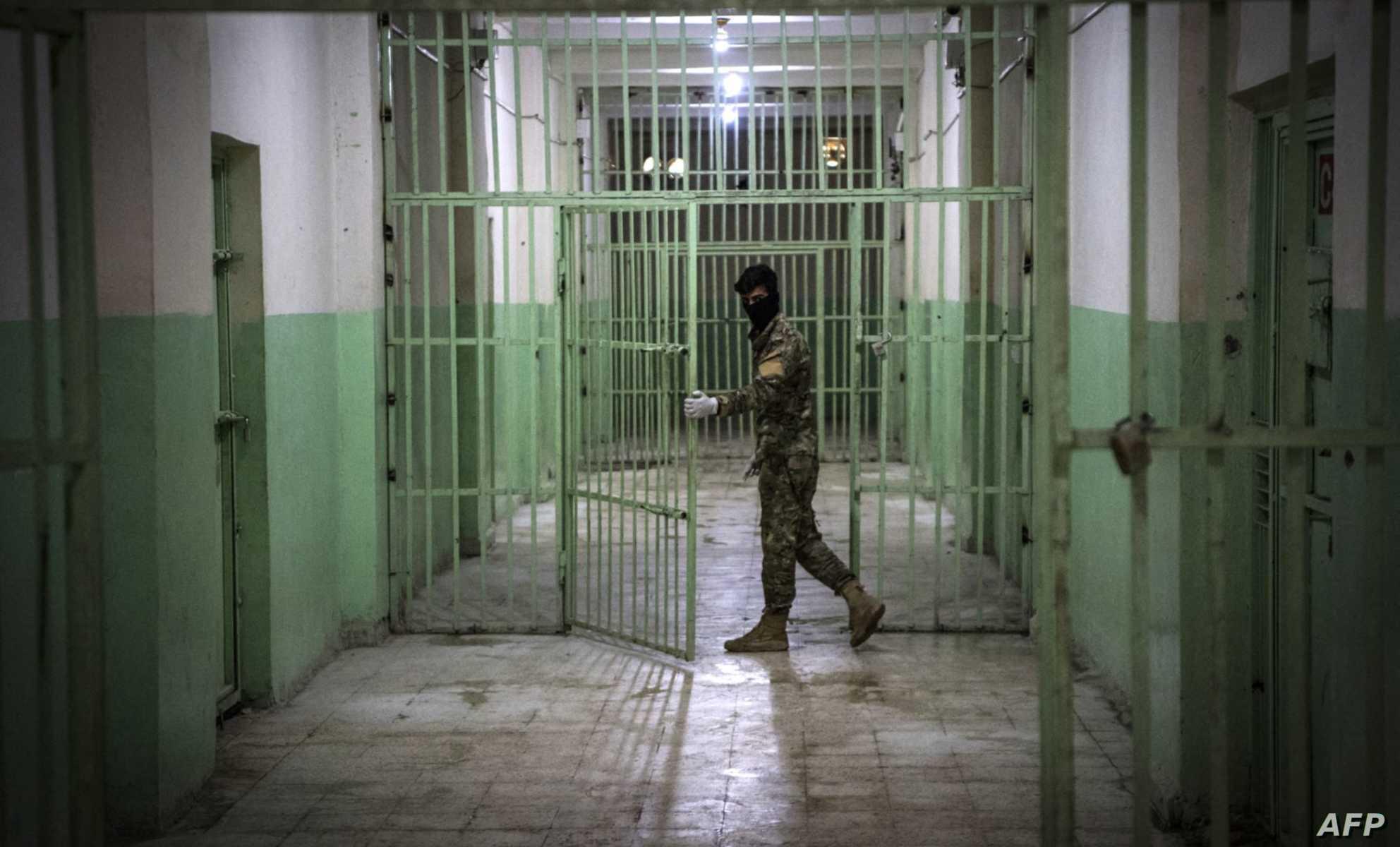 لە گرتوخانەی غوێران دەست بەسەر بڕێکی زۆر چەک و تەقەمەنی داعشدا گیرا