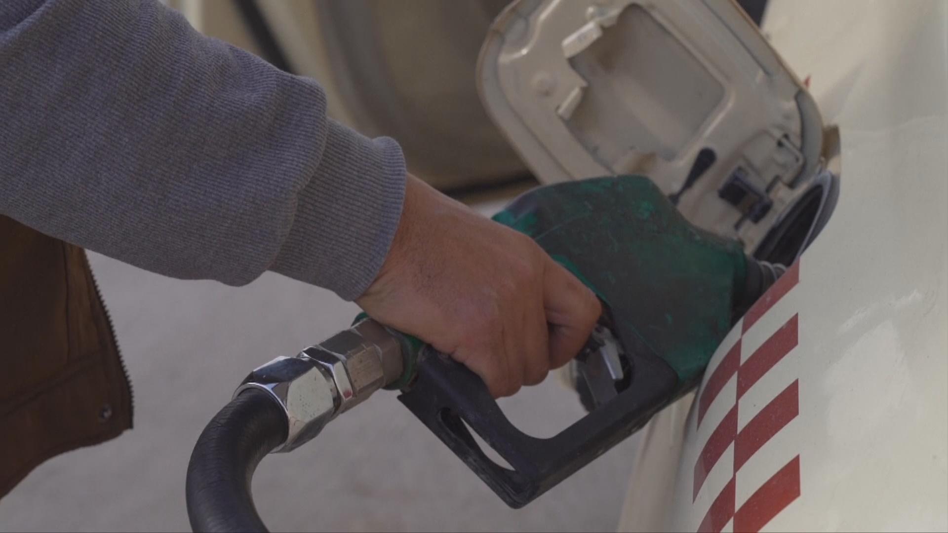 شۆفێرانی دهۆك روو لە شێخان دەكەن بۆ كڕینی بەنزینی هەرزان