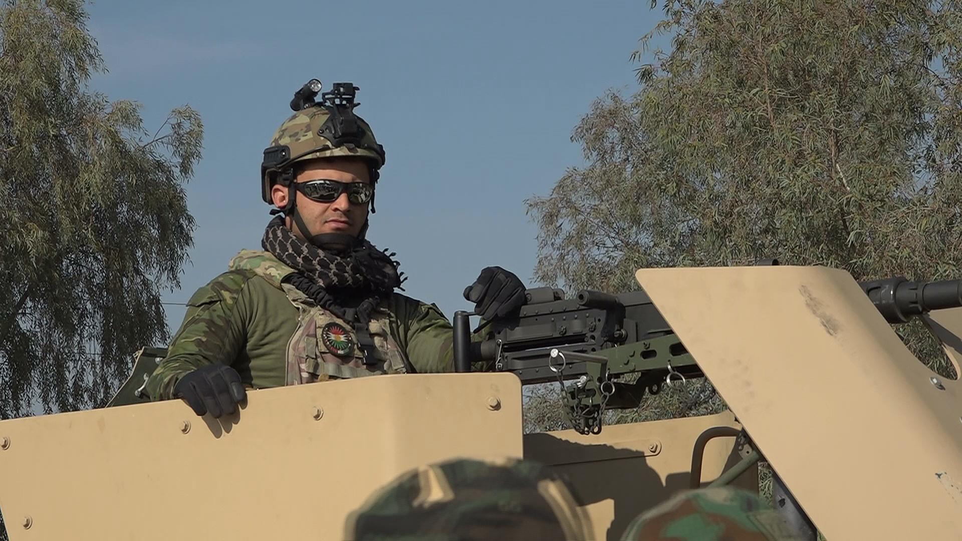 وەزیری پێشمەرگە: سەنگەرەكان بە چەك و پێویستی جەنگی تۆكمەتر دەكەین