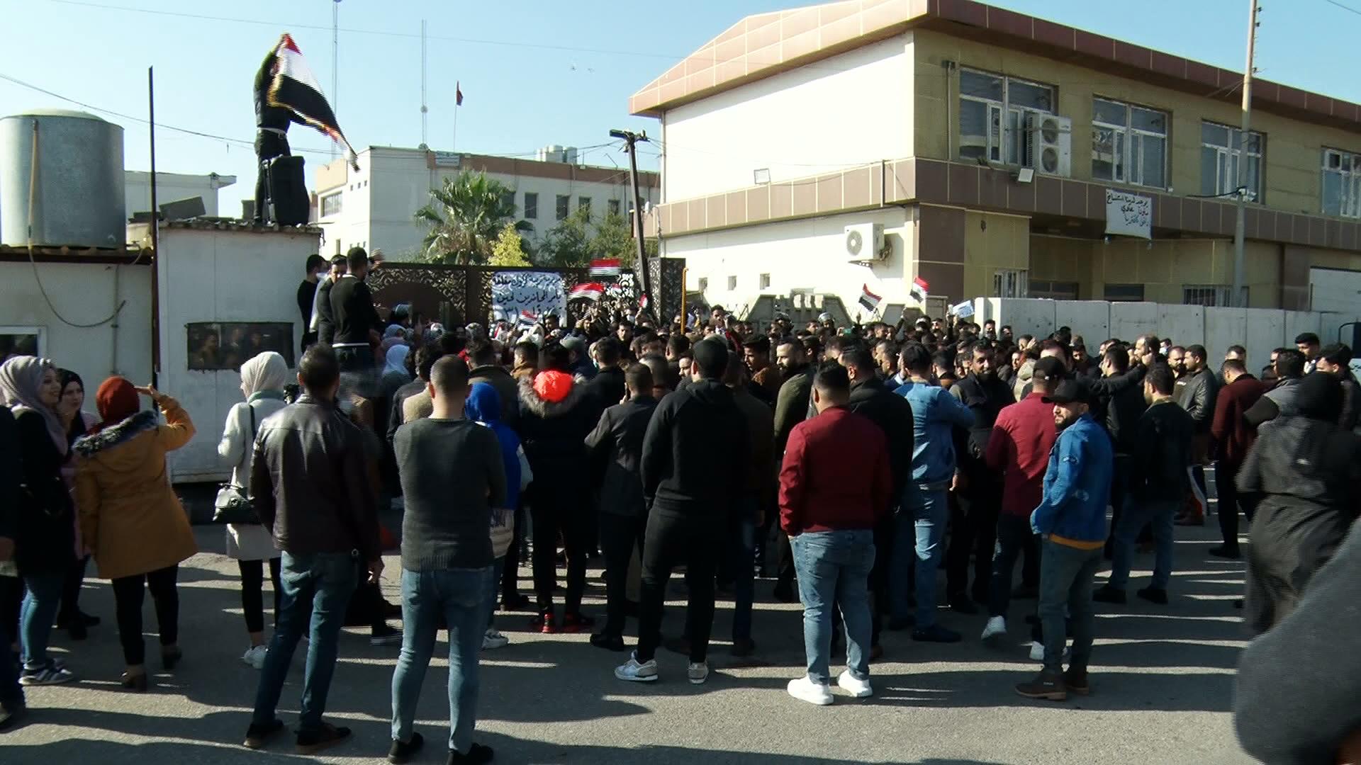 مامۆستایانی وانەبێژ گردبونەوەیەكی نارەزاییان لە كەركوك ئەنجامدا