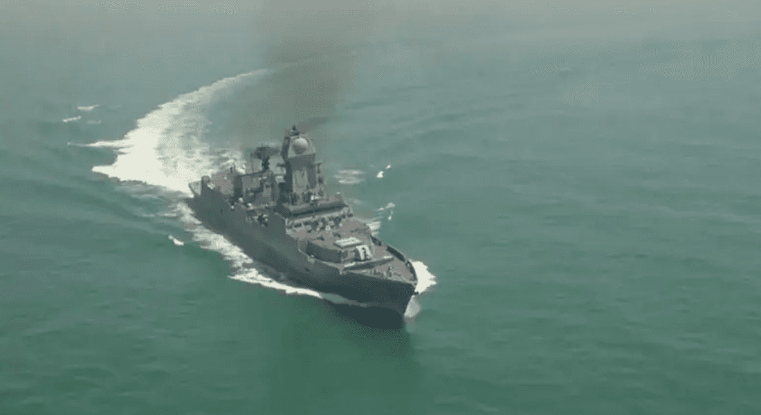 بۆ یەکەمینجار کەشتییەکی ئەڵمانی دوو درۆنی لە دەریای سوور خستەخوارەوە