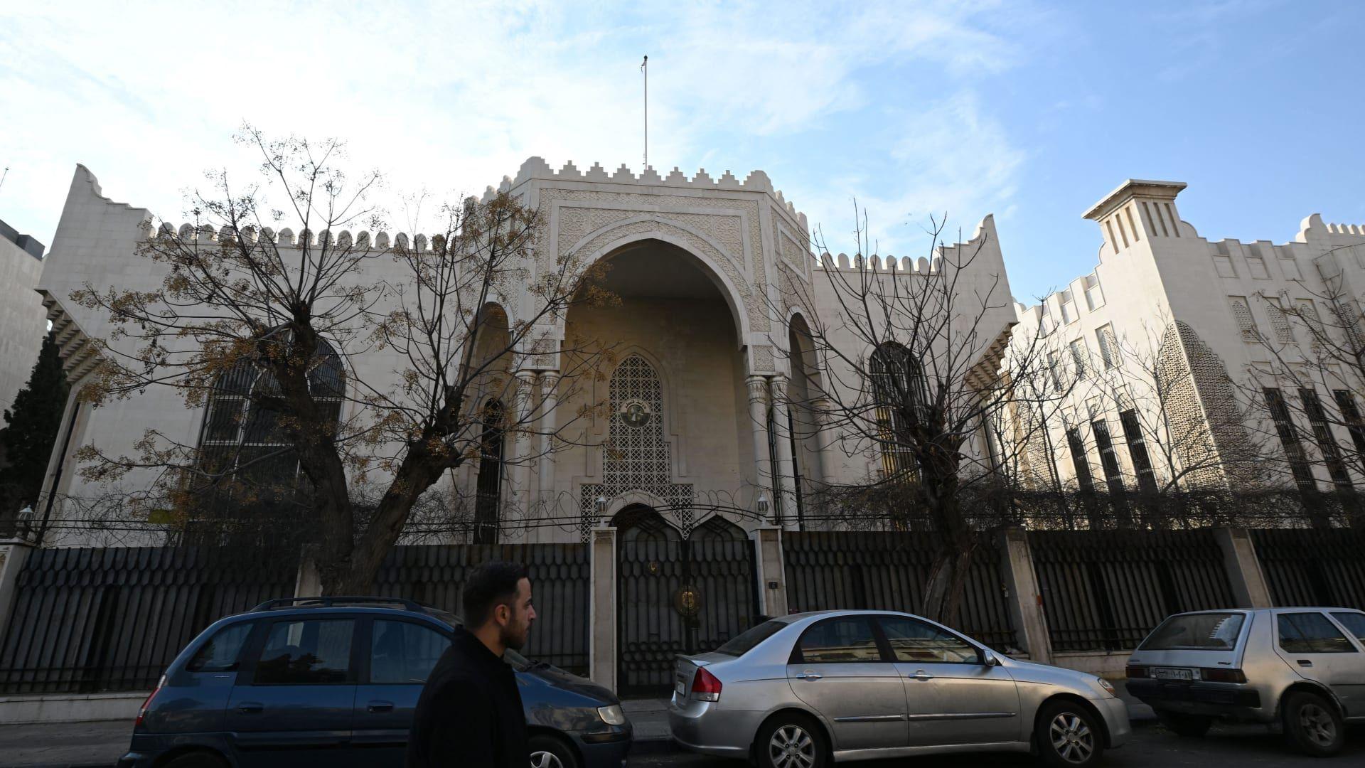 دوای ١٣ ساڵ؛ قەتەر باڵیۆزخانەی وڵاتەکەی لە سوریا دەکاتەوە