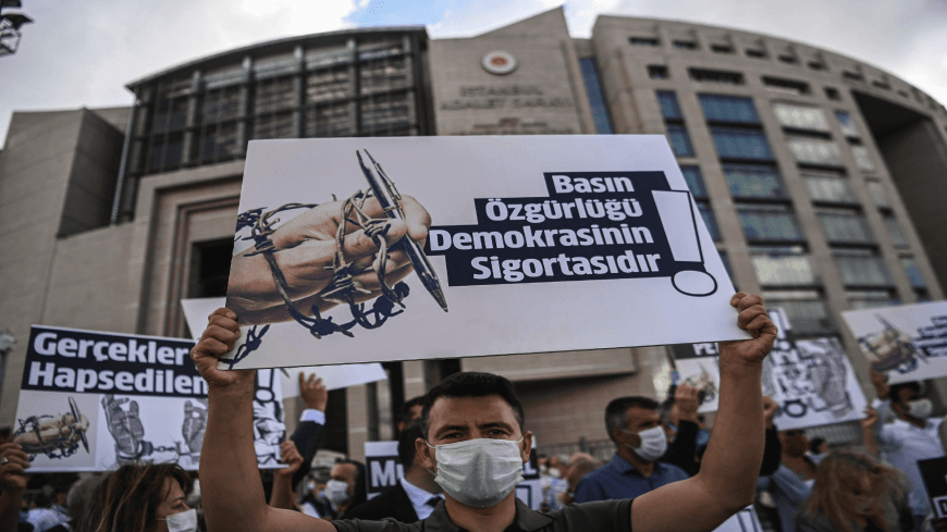 تورکیا بە یاسا سانسۆر لەسەر میدیا دادەنێت