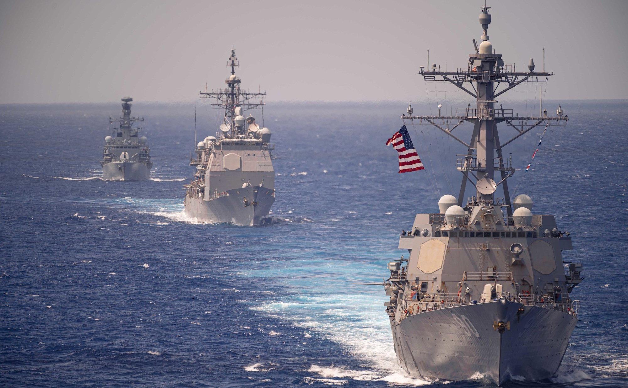 دوو کەشتی جەنگی ئەمریکا گەرووی تایوانیان تێپەڕاند