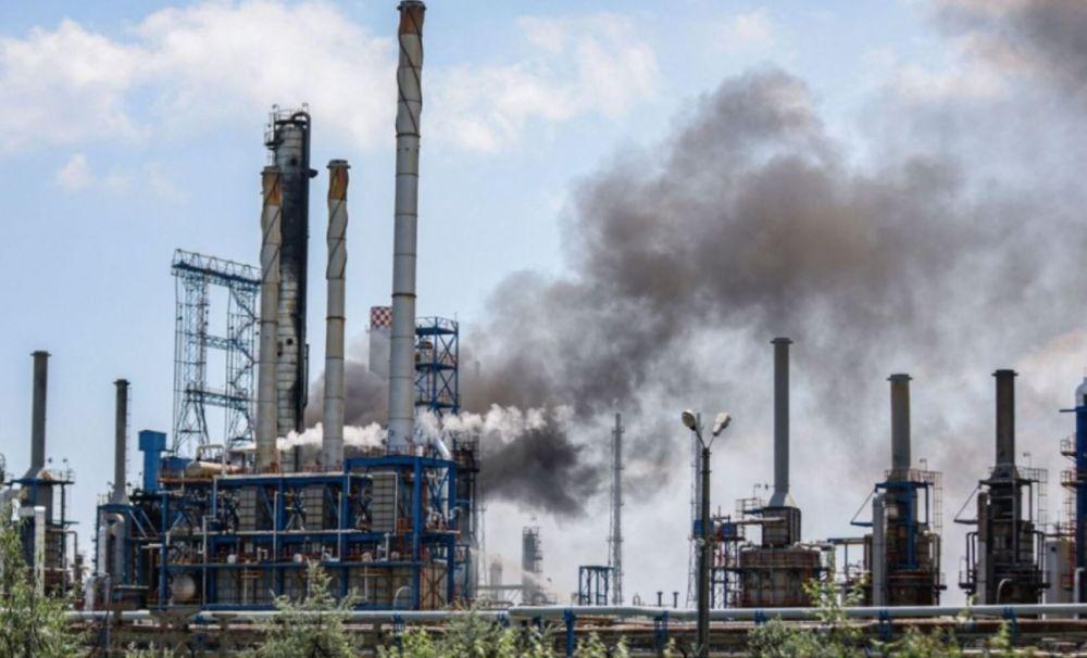 مؤسسة البترول الكويتية: اندلاع حرائق إثر استهداف مصفاة ميناء الأحمدي بطائرات مسيرة