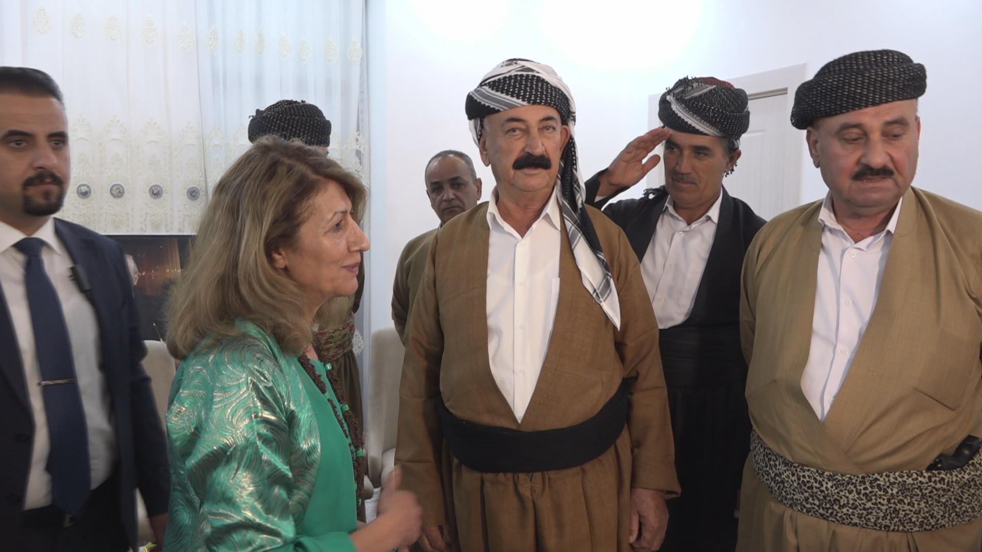 بنەماڵەیەکی دیاری عەشرەتی مەنمی لەنێو پارتیەوە پەیوەندی یەکێتییەوە دەکەن