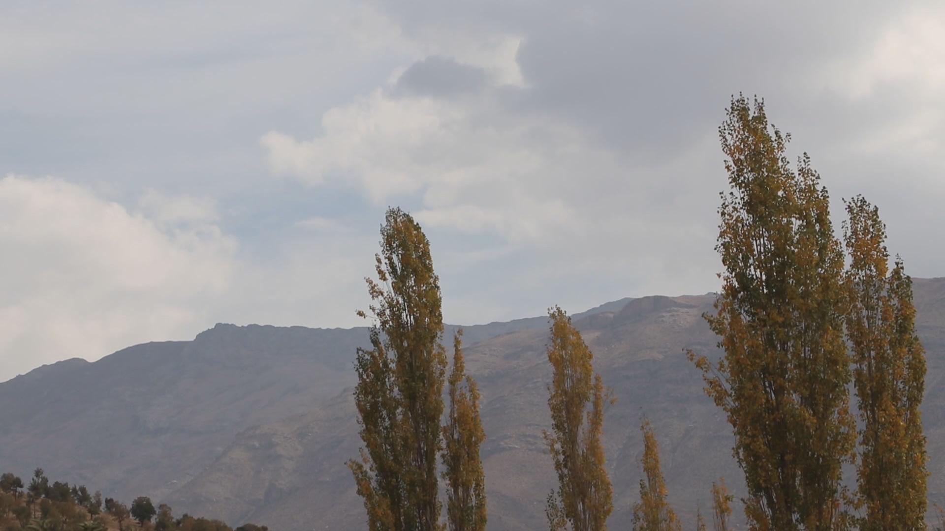 لە سنوری برادۆست بەفر لە چیای ھەڵگورد باریووە