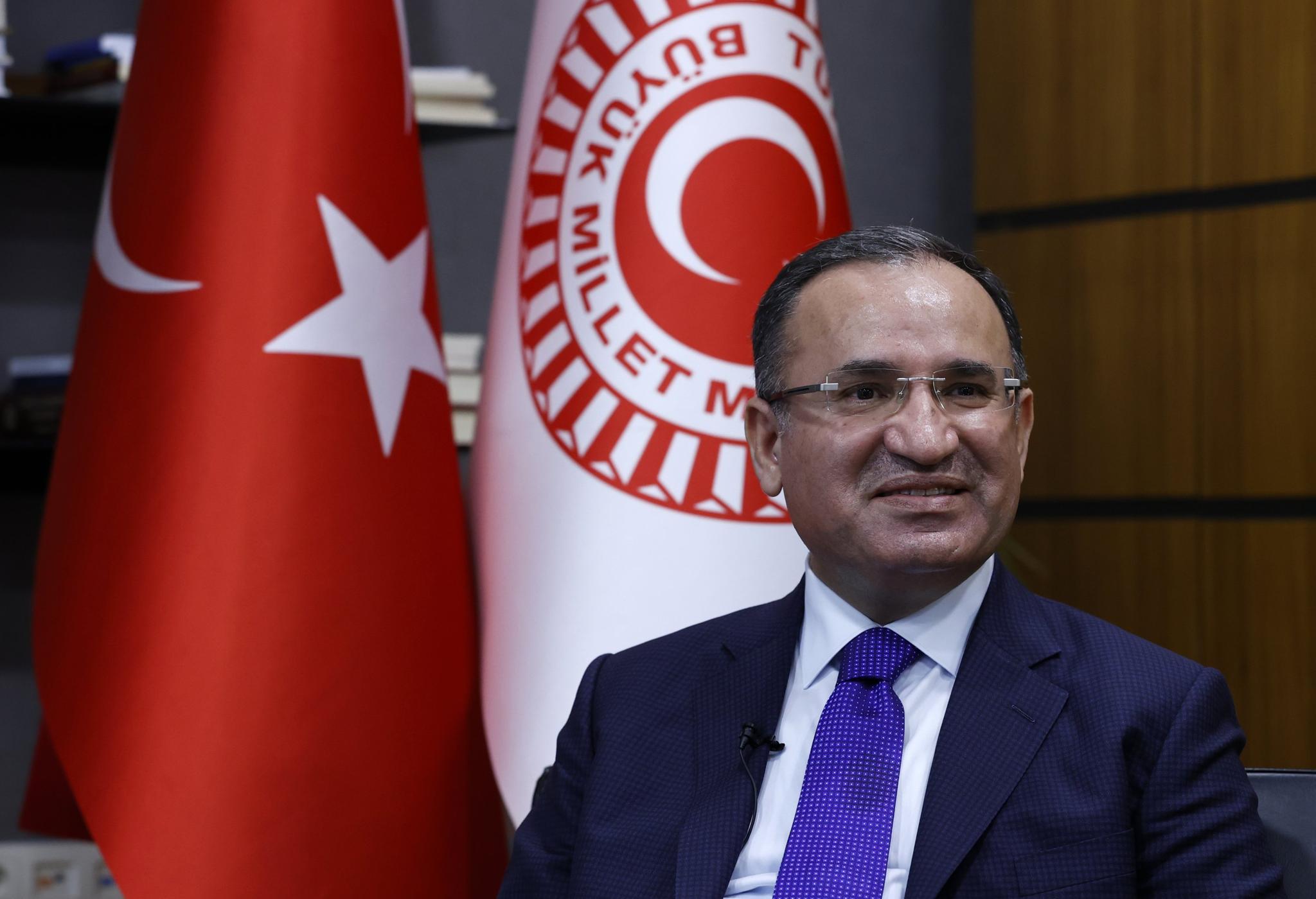 عەبدولحەمید گیول وەزیری دادی تورکیا دەستی لە کار کێشایەوە