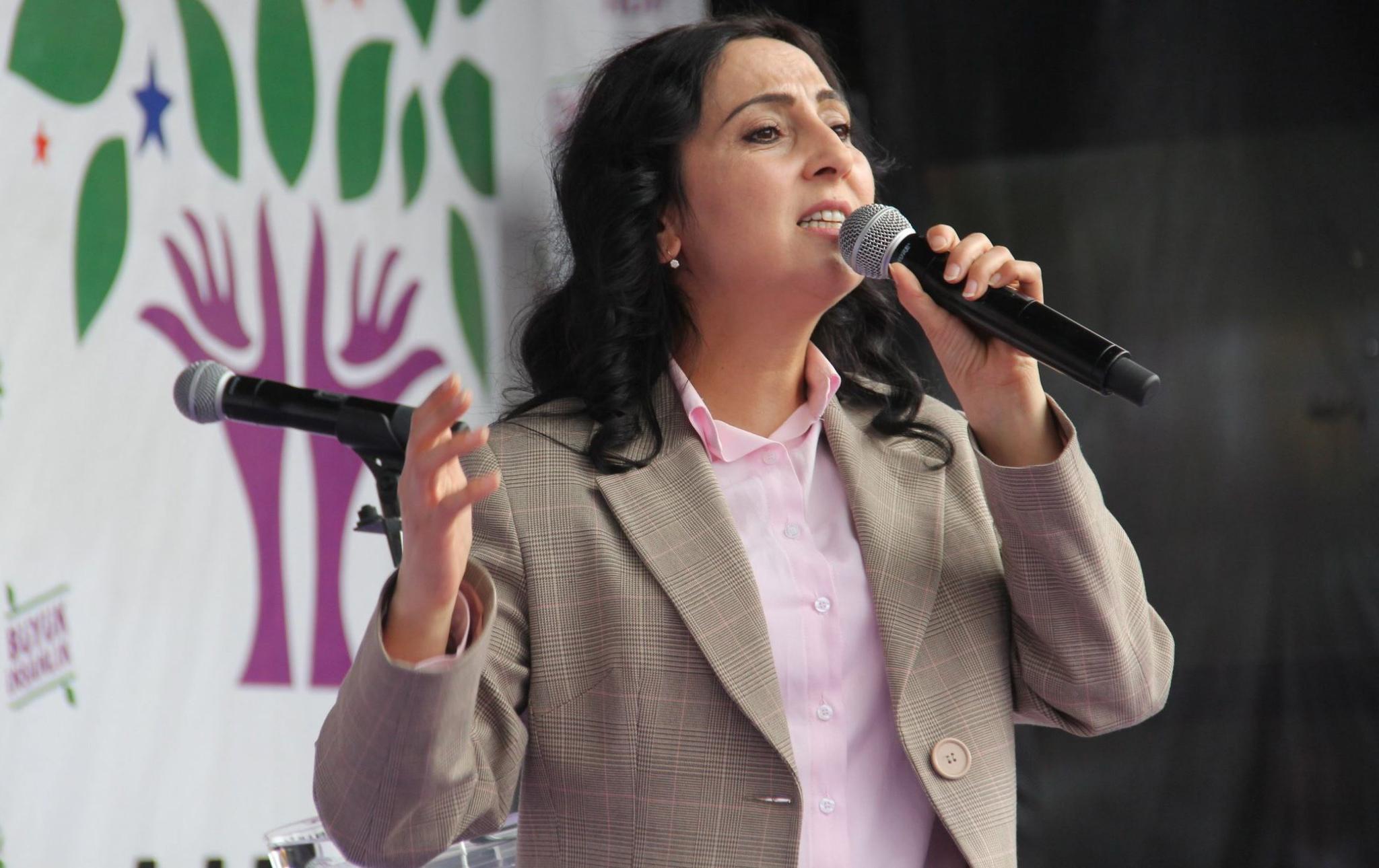 دادگای تورکیا سزای ساڵێک زیندانی بەسەر ھاوسەرۆکی پێشووی ھەدەپەدا سەپاند