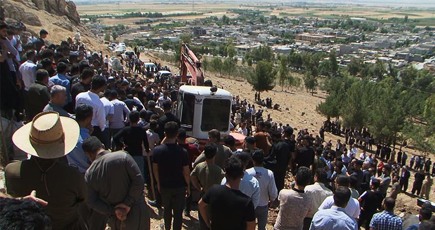 بە خاکسپاردی تەرمی ھەژین خوێندنکارە یەکەمەکەی زانکۆ لە سەیدسادق 