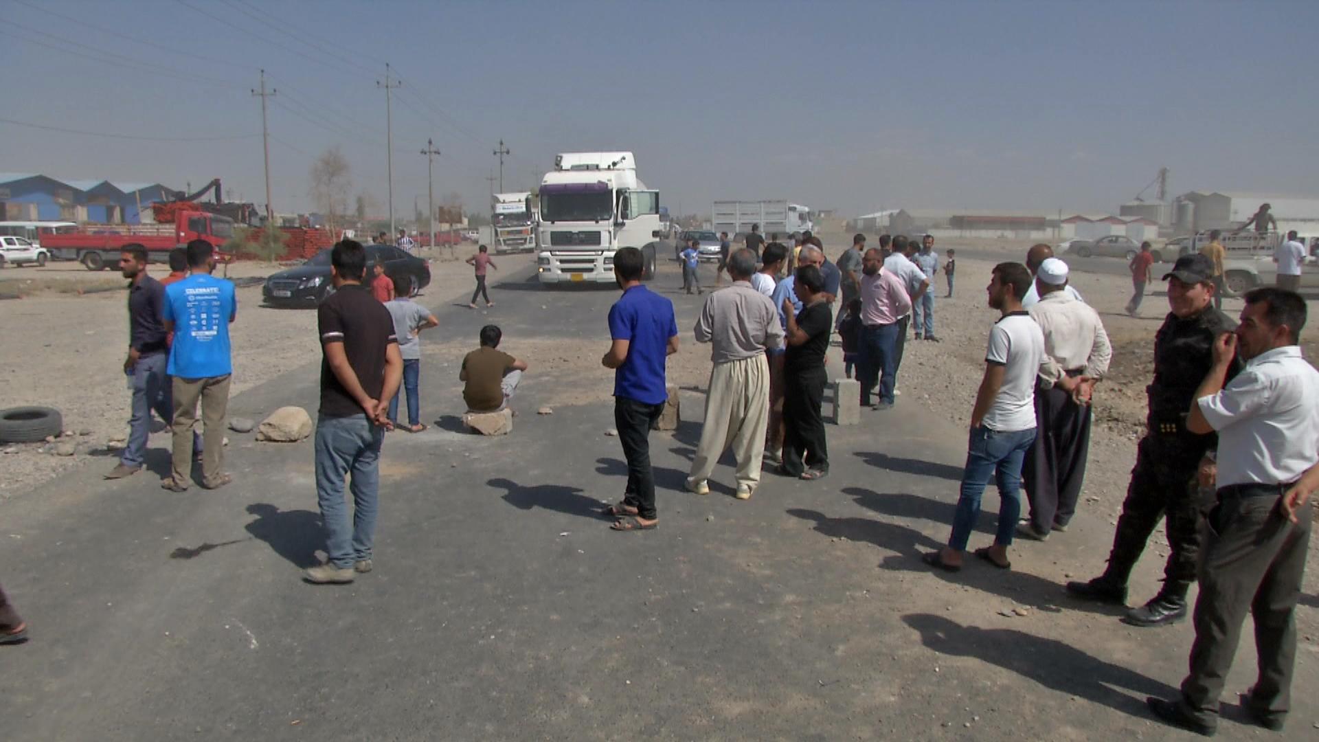 دانیشتووانی گەڕەكی تەعجیلی نوێ رێگای هەولێر مەخموریان داخست