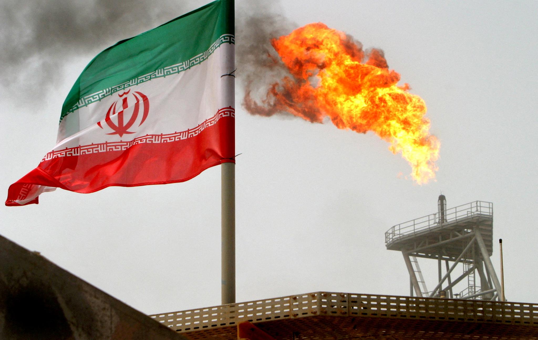 Washington imposes fresh sanctions on Iranian oil exports, targets Chinese, UAE companies