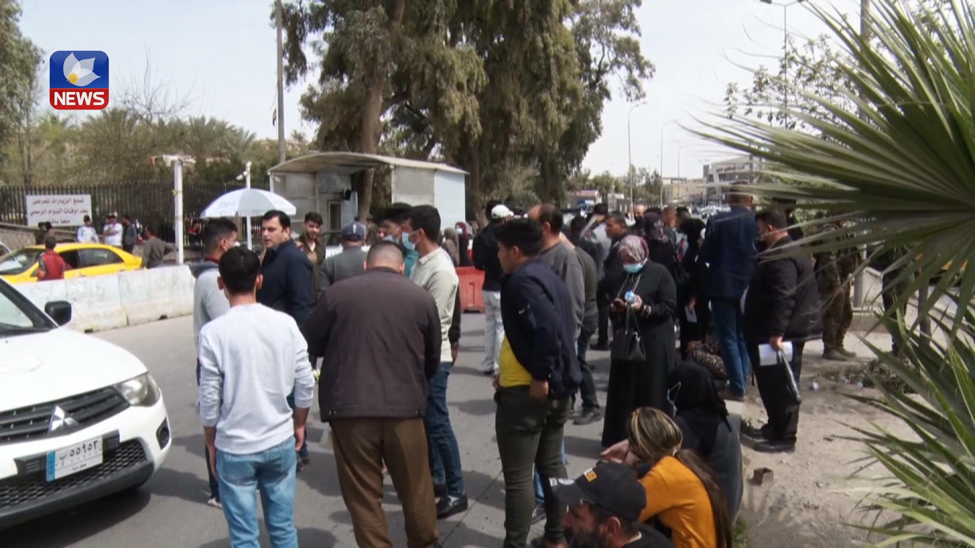 کەسوکاری نەخۆشانی گورچیلە لەبەردەم نەخۆشخانەی گشتی کەرکوک گردبوونەوە