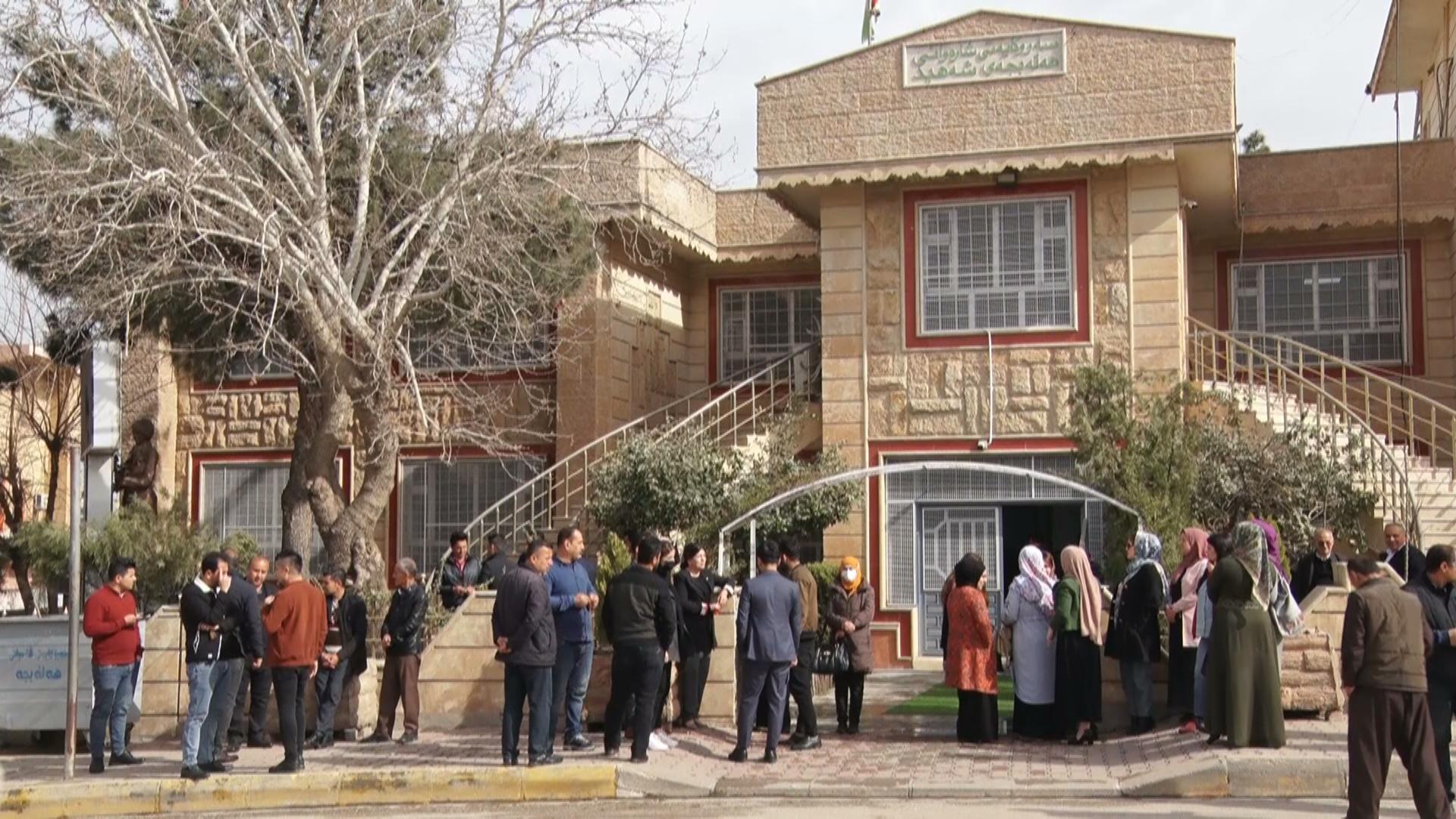 زیاتر لە ٥٠  رۆژە فەرمانبەرانی ھەڵەبجە مووچەیان وەرنەگرتووە