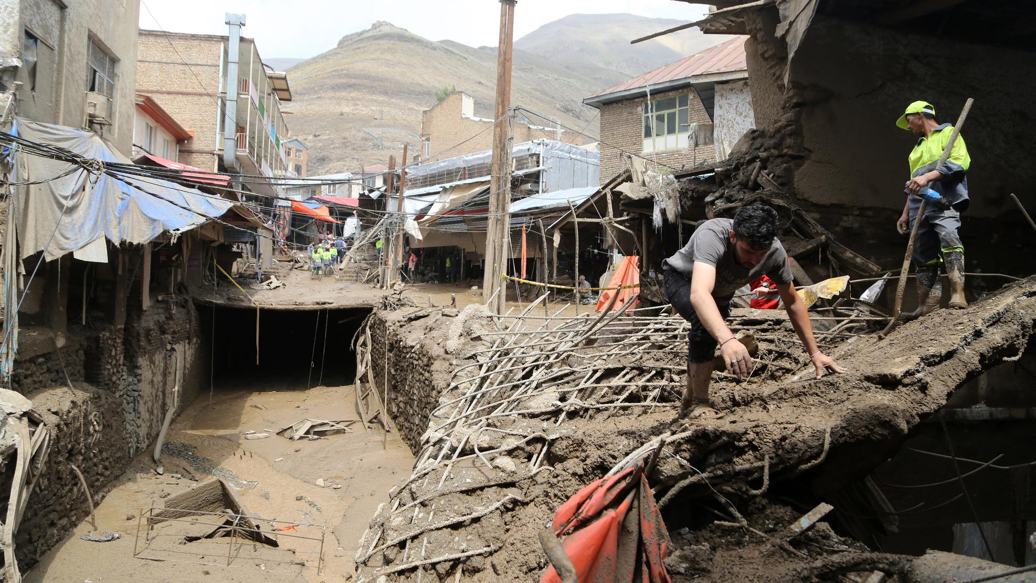 بەھۆی لافاو و بارانبارین لە ئێران ٦١ کەس گیانیان لەدەستداوە