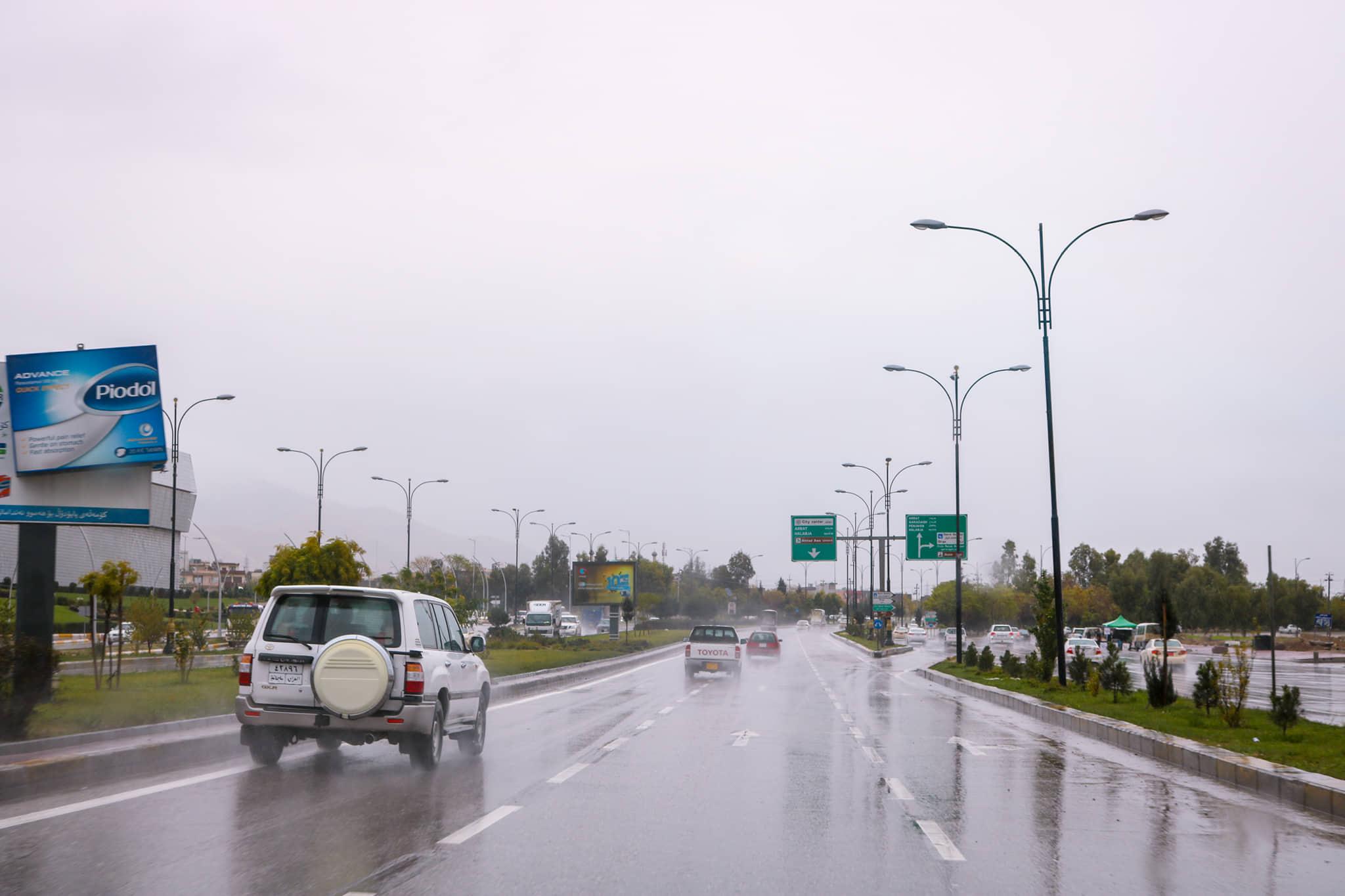 لە زۆربەی ناوچەکانی ھەرێمی کوردستان باران دەبارێت