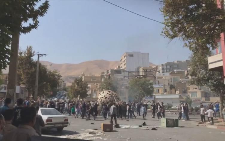 گەنجێکی دیکەی کورد لە خۆپیشاندەکانی سنە بە تەقەی ھێزە ئەمنییەکان گیانی لەدەستدا