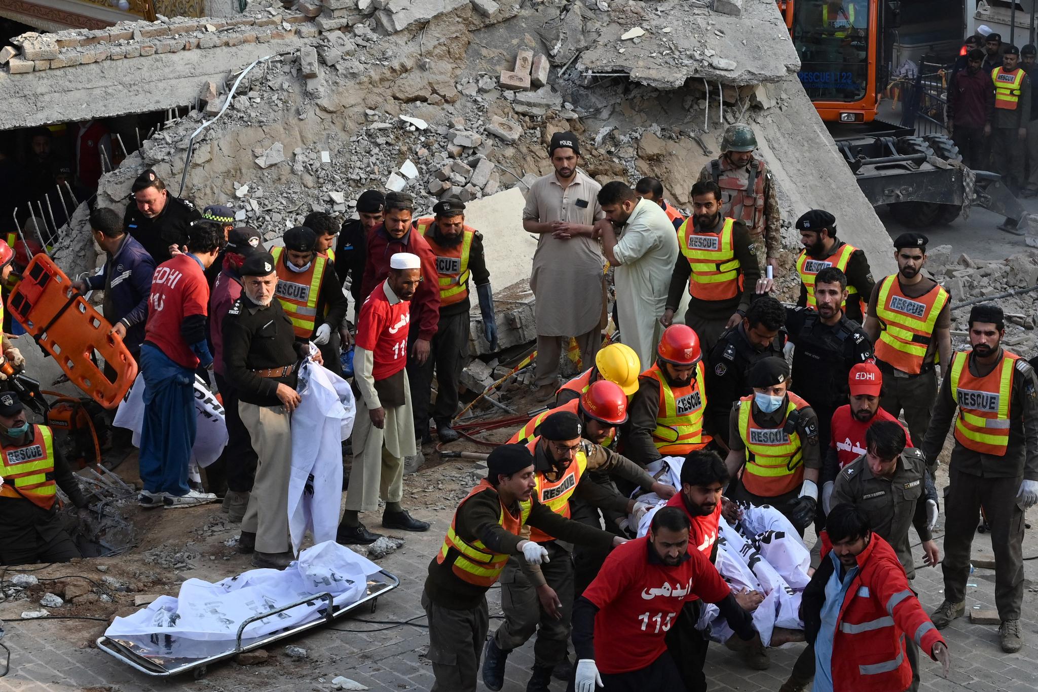 ژمارەی کوژراوانی تەقینەوەکەی پاکستان بەرزبووەوە و گەیشتە ٨٣ کەس