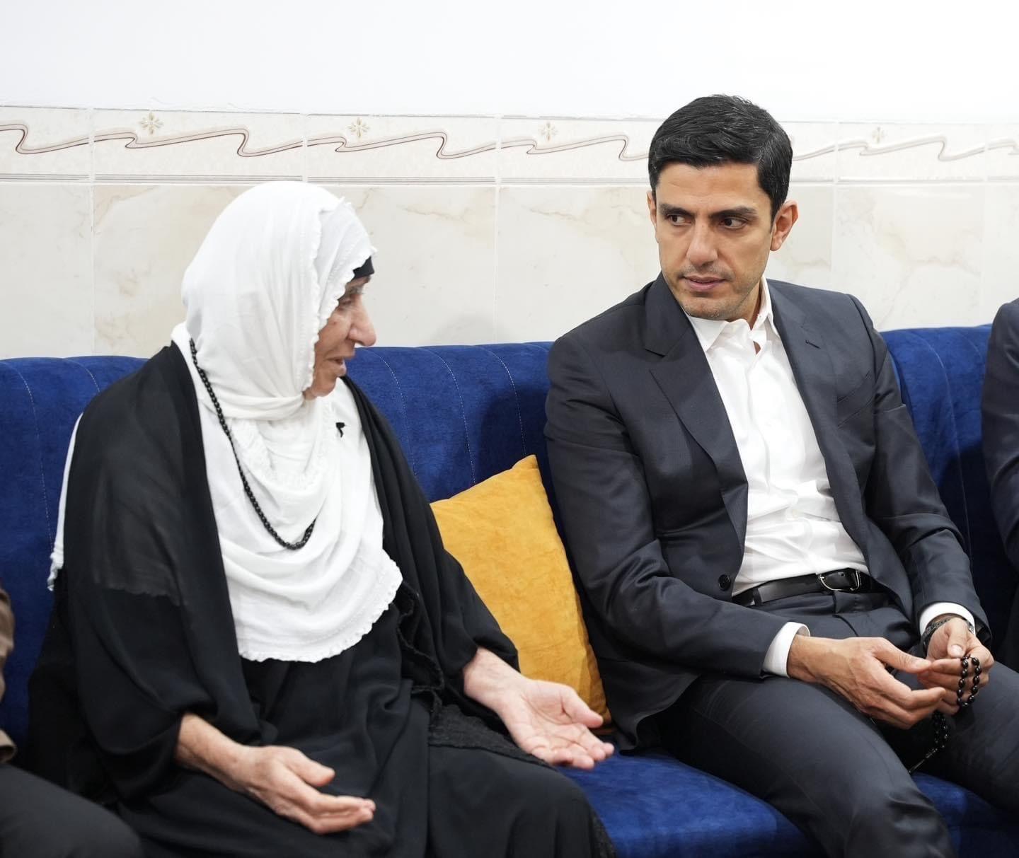 دەرباز كۆسرەت رەسول بنەماڵەی شەهیدانی یەكی شوباتی بەسەرکردەوە