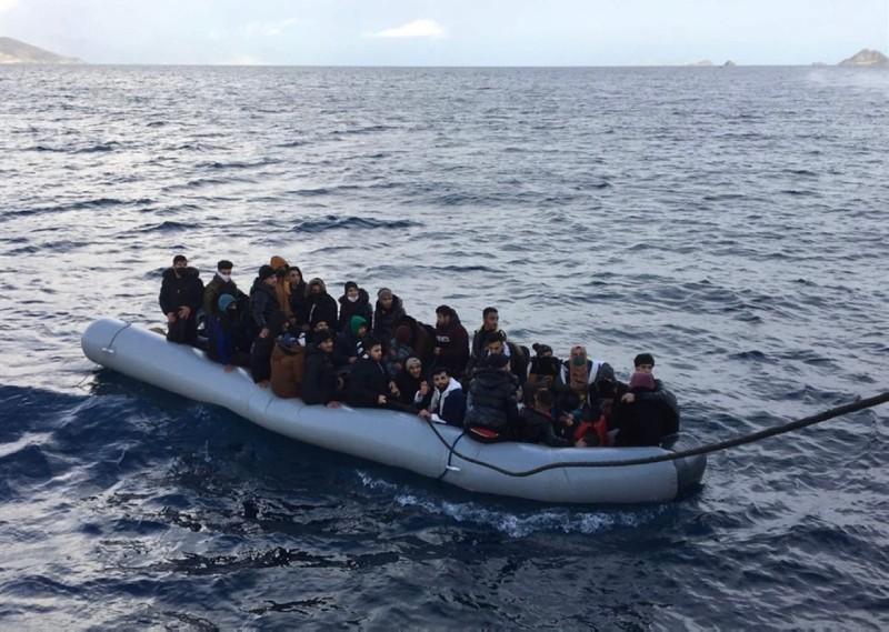 لە دەریای ئیجە بەلەمێکی کۆچبەران ژێر ئاو کەوت