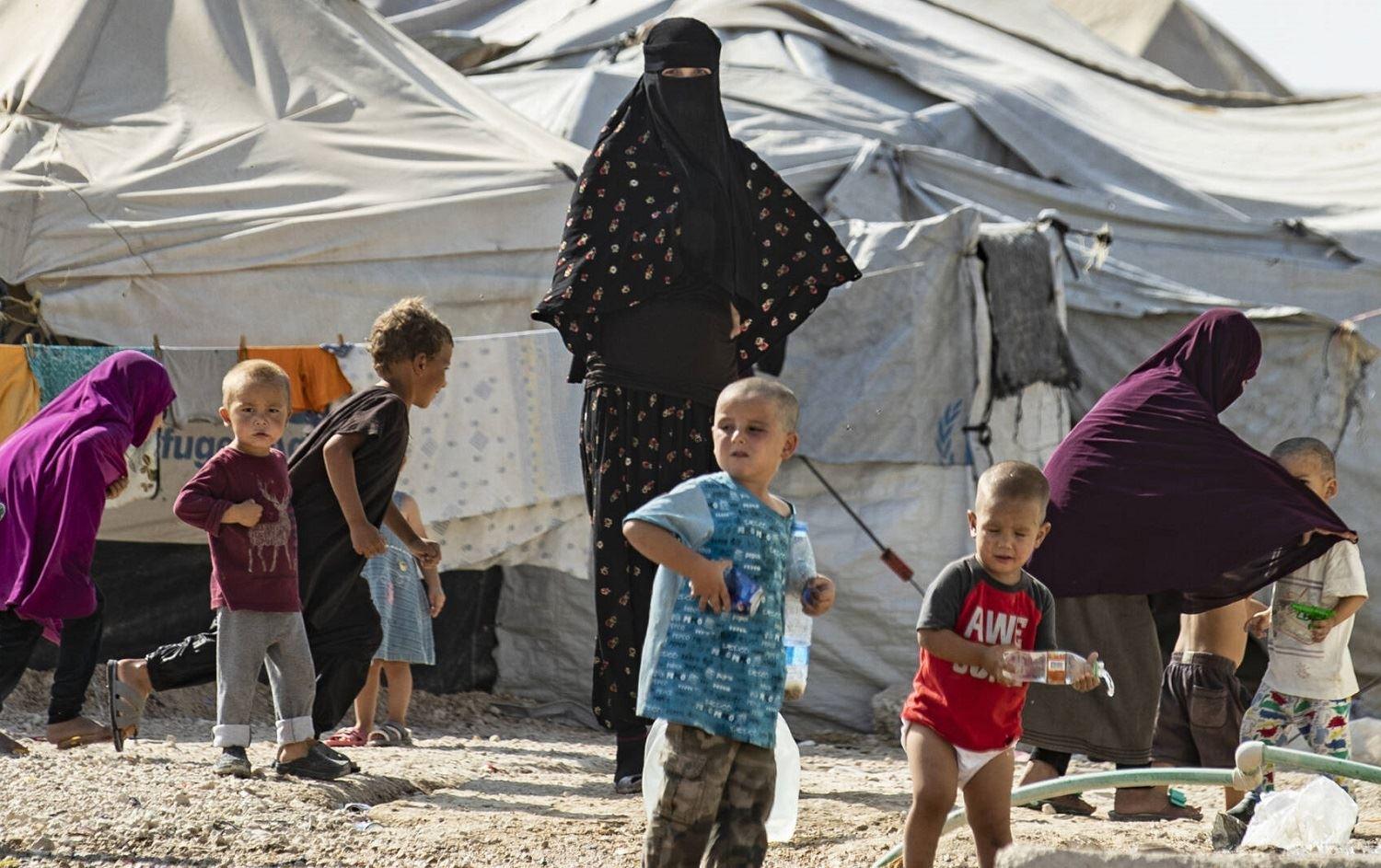 لە ڕۆژئاڤا ٢٧ منداڵ و ١٠ ژنی تیرۆریستانی داعش ڕادەستی ئەڵمانیا کرانەوە