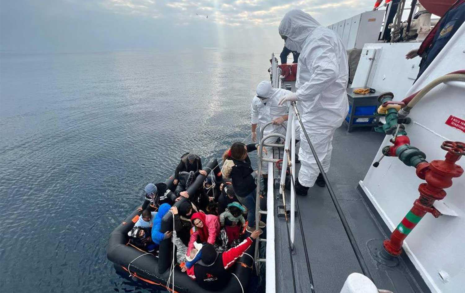 لە چەند ناوچەیەکی تورکیا ١٢٢ کۆچبەری نایاسایی دەستگیردەکرێت