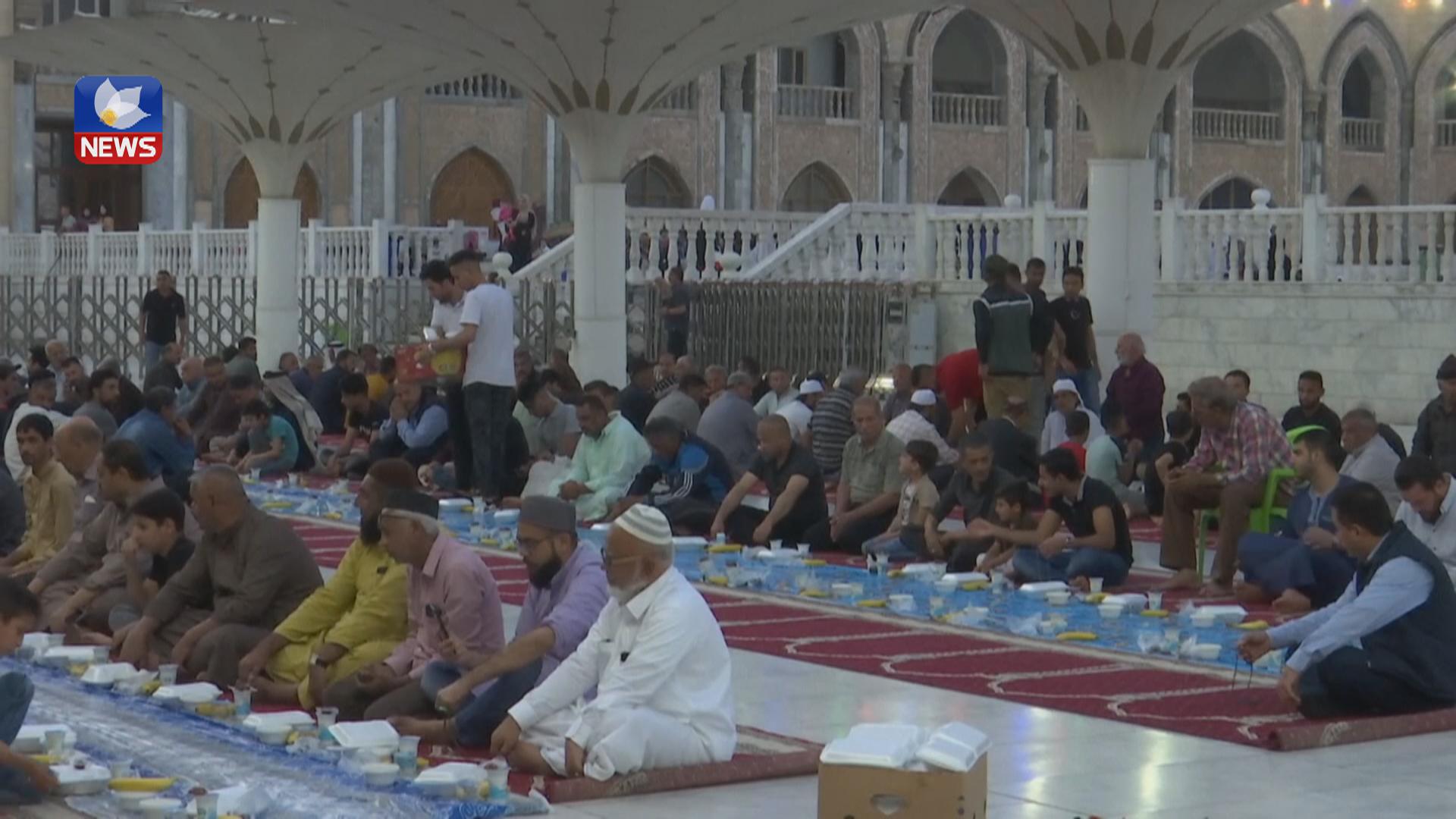   بەربانگ لە مزگەوتنی شێخ عەبدولقادر گەیلانی لە بەغداد  